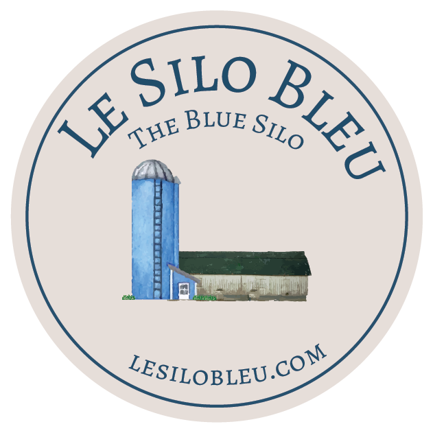 Round Logo with Le Silo Bleu The Blue Silo with Barn and Website address