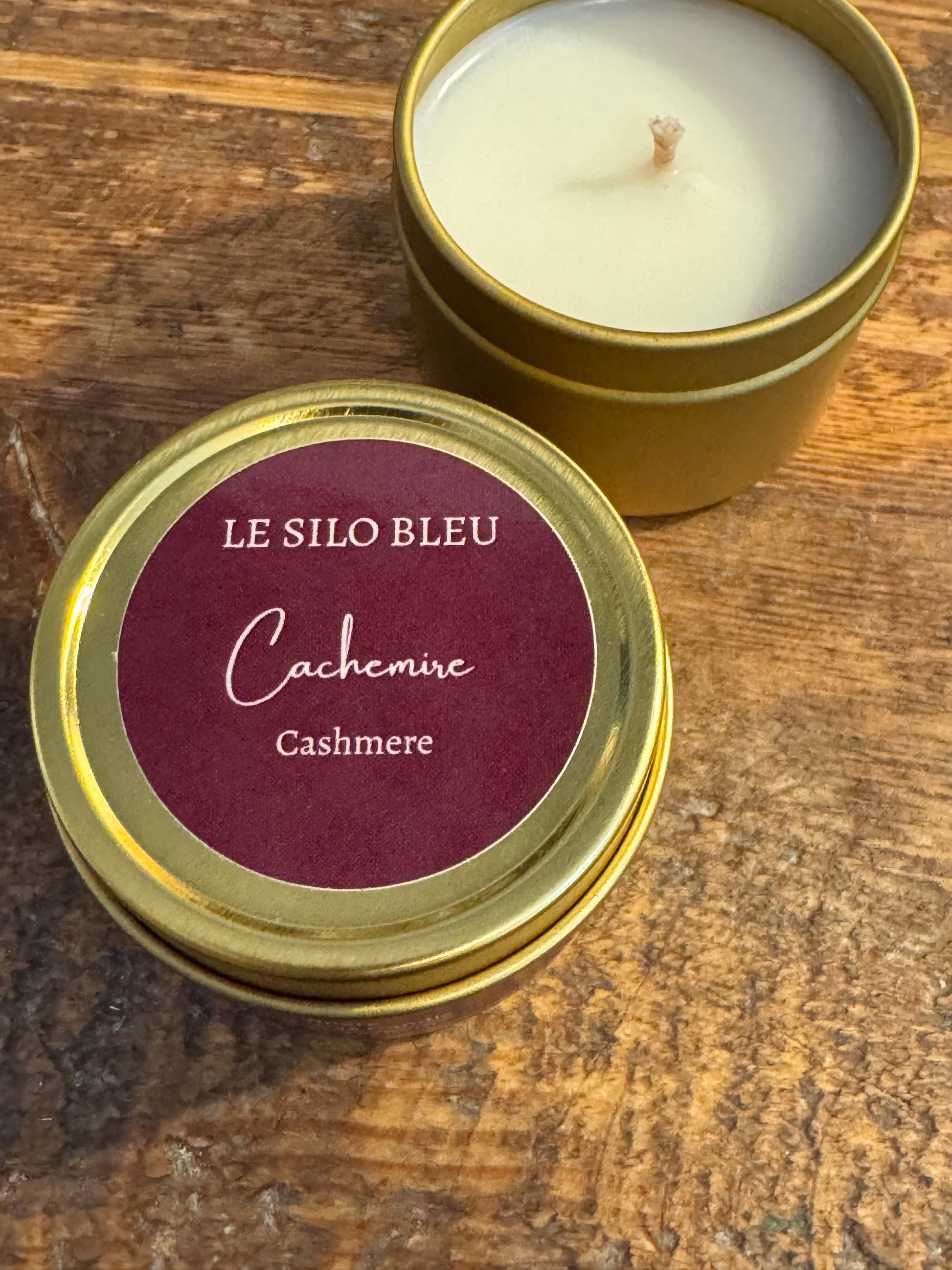 Cashmere mini candle on wood table